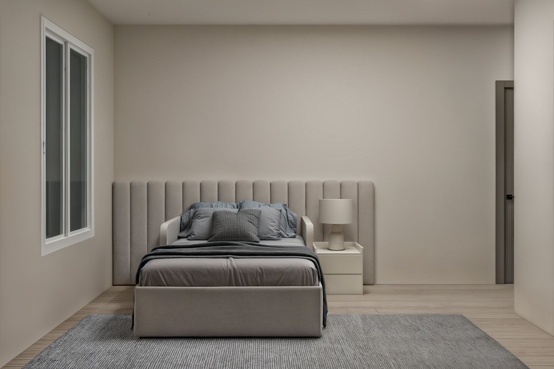 غرفة أطفال مودرن بتصميم هادئ تضم سرير مفرد مبطن مع ظهر رأسي طويل، طاولة جانبية بإضاءة، سجادة ناعمة، وألوان محايدة مناسبة لغرف الأطفال في المنازل السعودية.